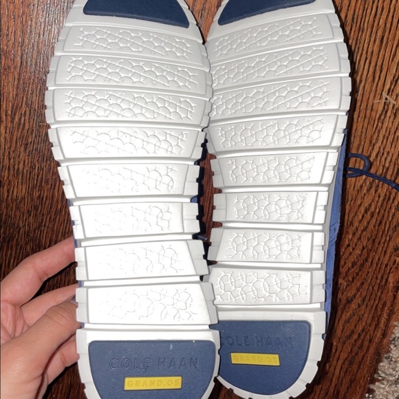 Women’’s Cole Haan Navy shoes - Picture 4 of 6